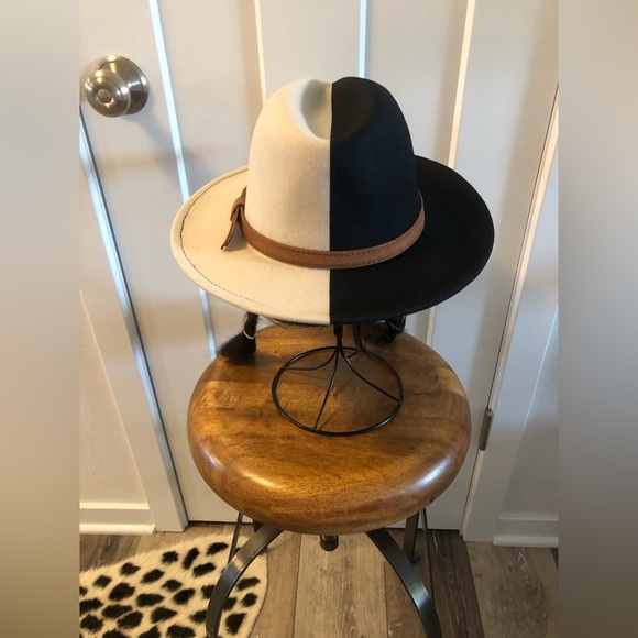 NWOT Adjustable Black and White Fedora Hat - Picture 3 of 5